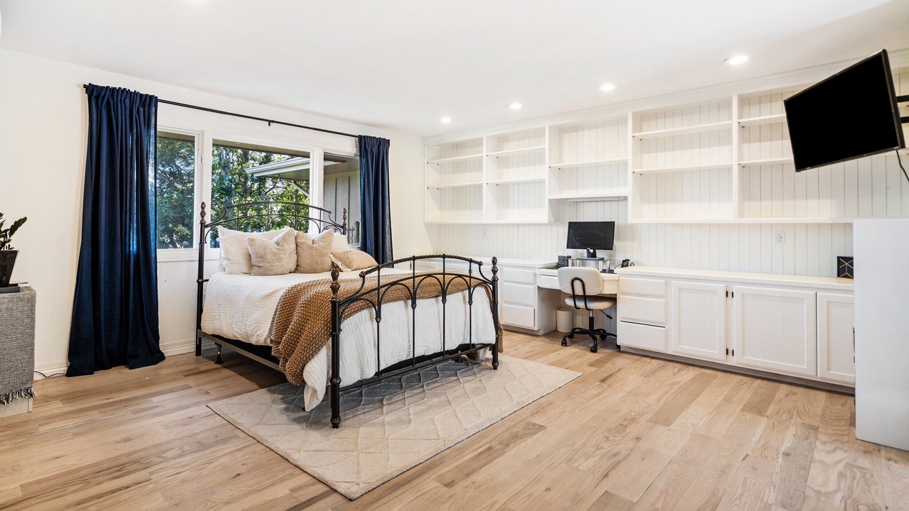 Photo of Bedroom in Skyway