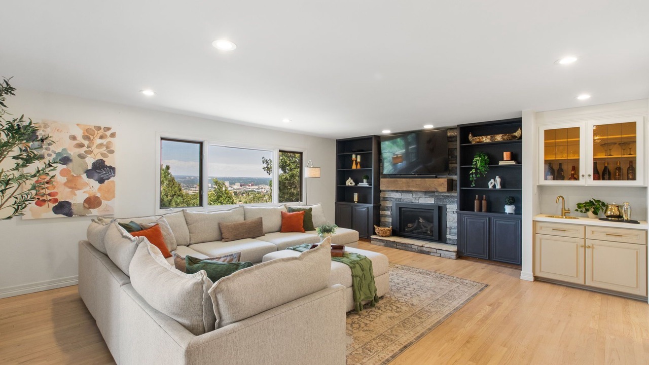 Photo of Livingroom in Skyway