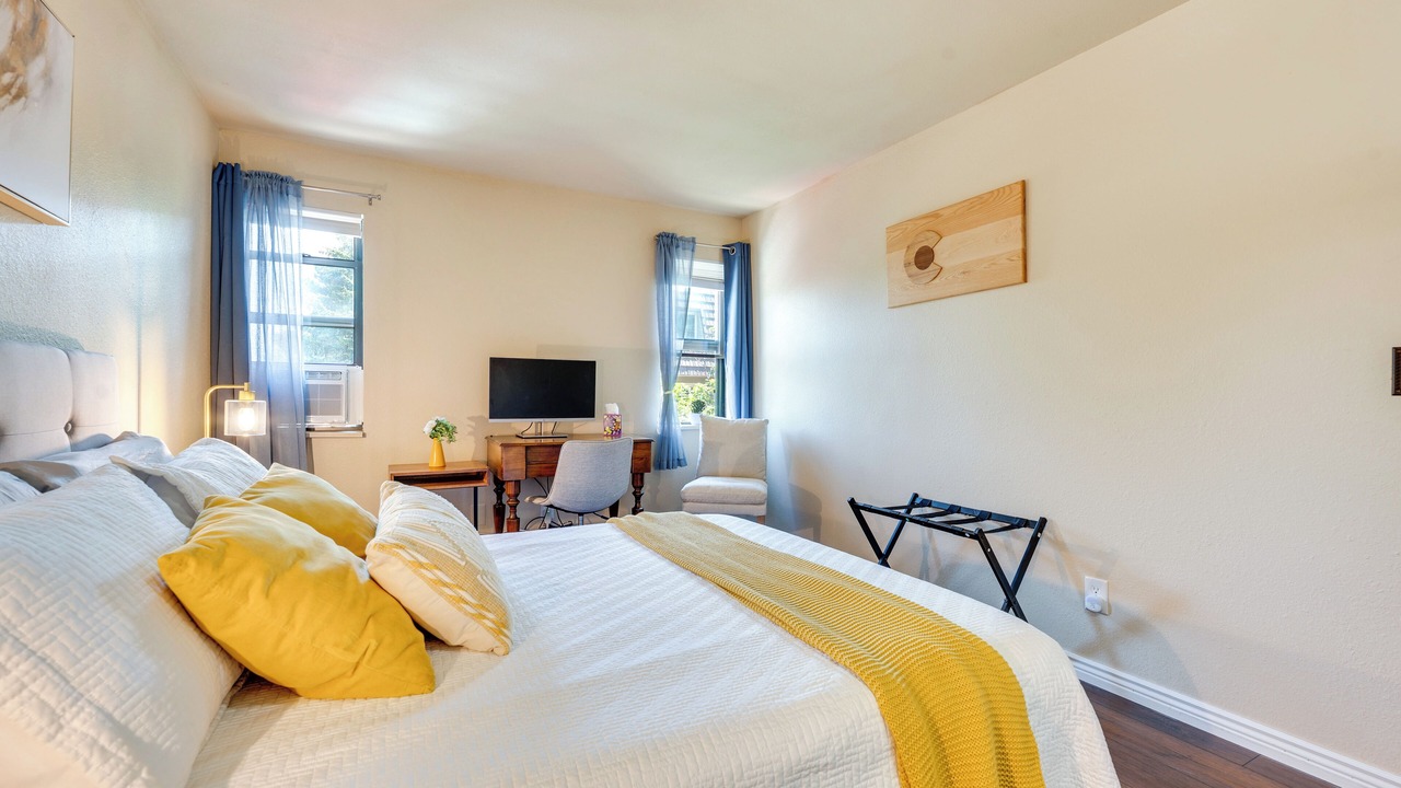 Photo of Bedroom in Glenwood Grove - North Iris