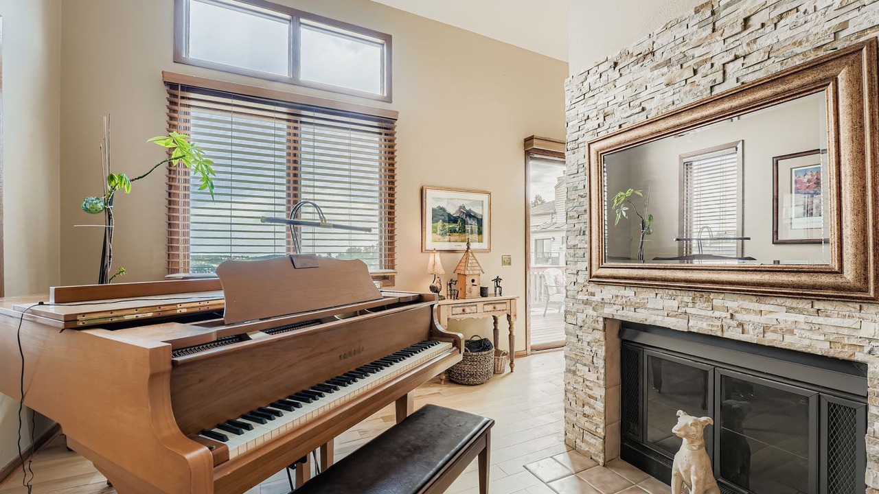 Photo of Livingroom in Genesse North Central