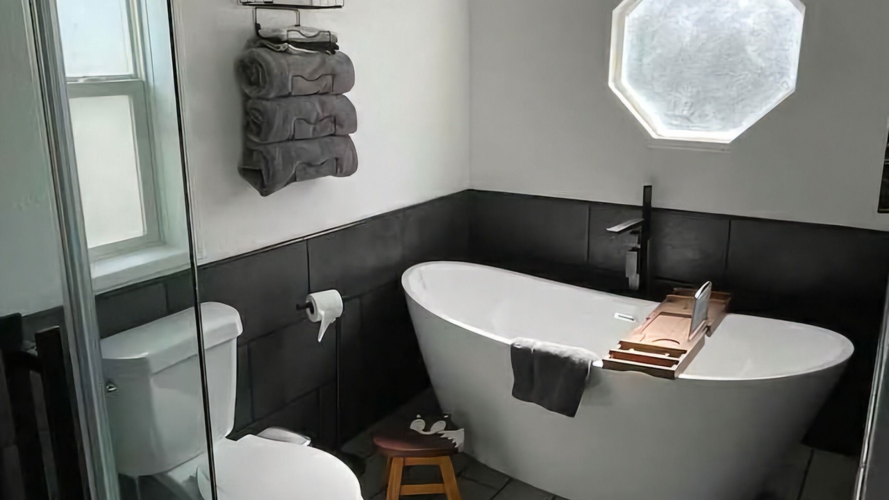 Photo of Bathroom in Larkspur