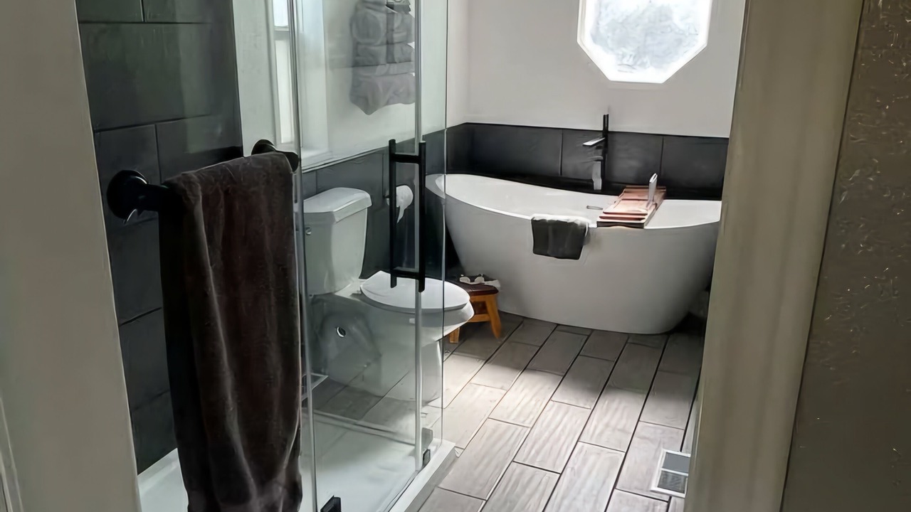 Photo of Bathroom in Larkspur