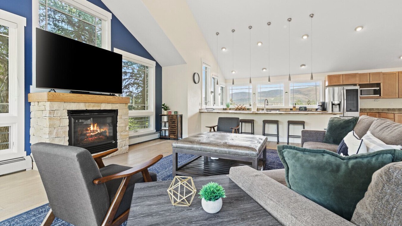 Photo of Livingroom in Edwards