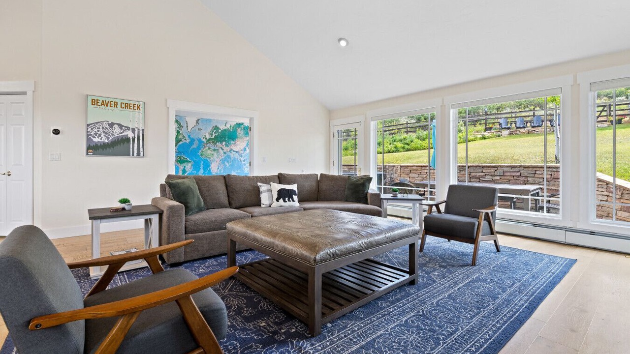 Photo of Livingroom in Edwards