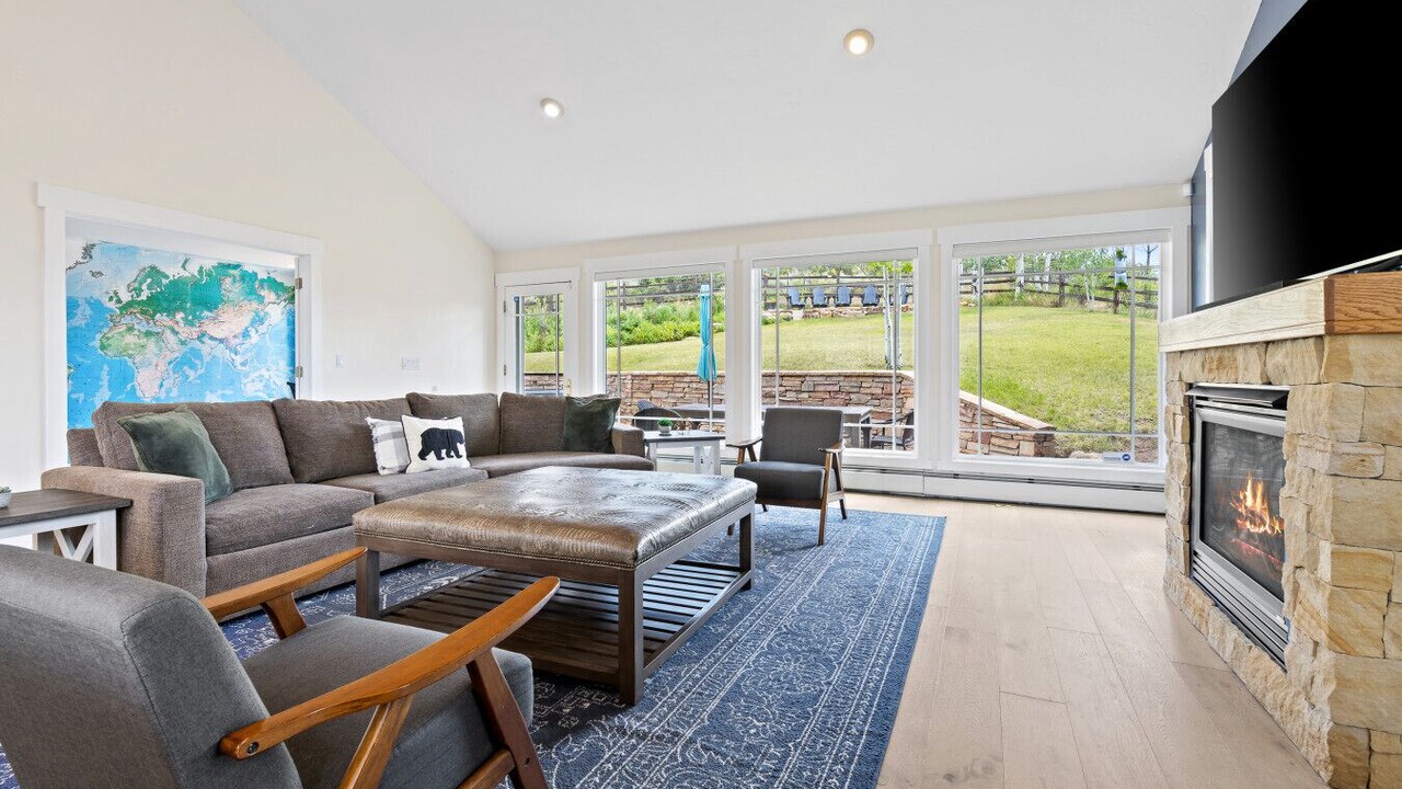 Photo of Livingroom in Edwards