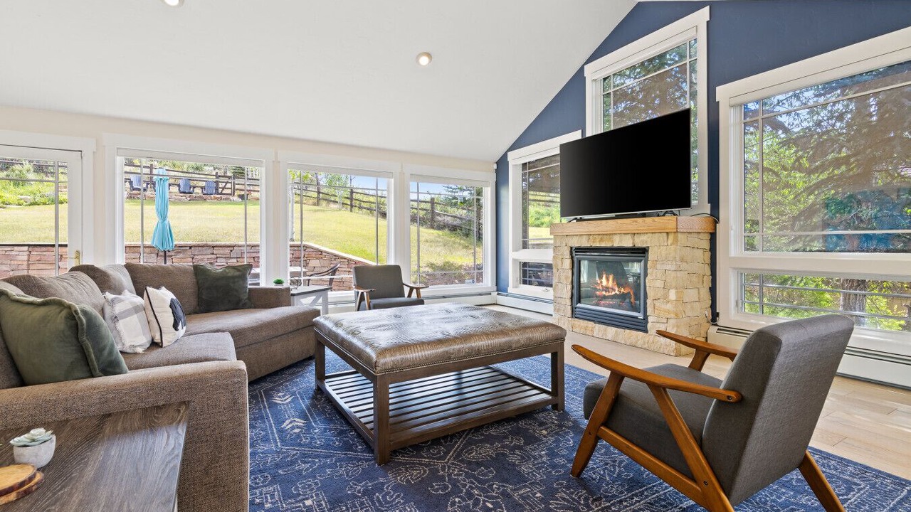 Photo of Livingroom in Edwards