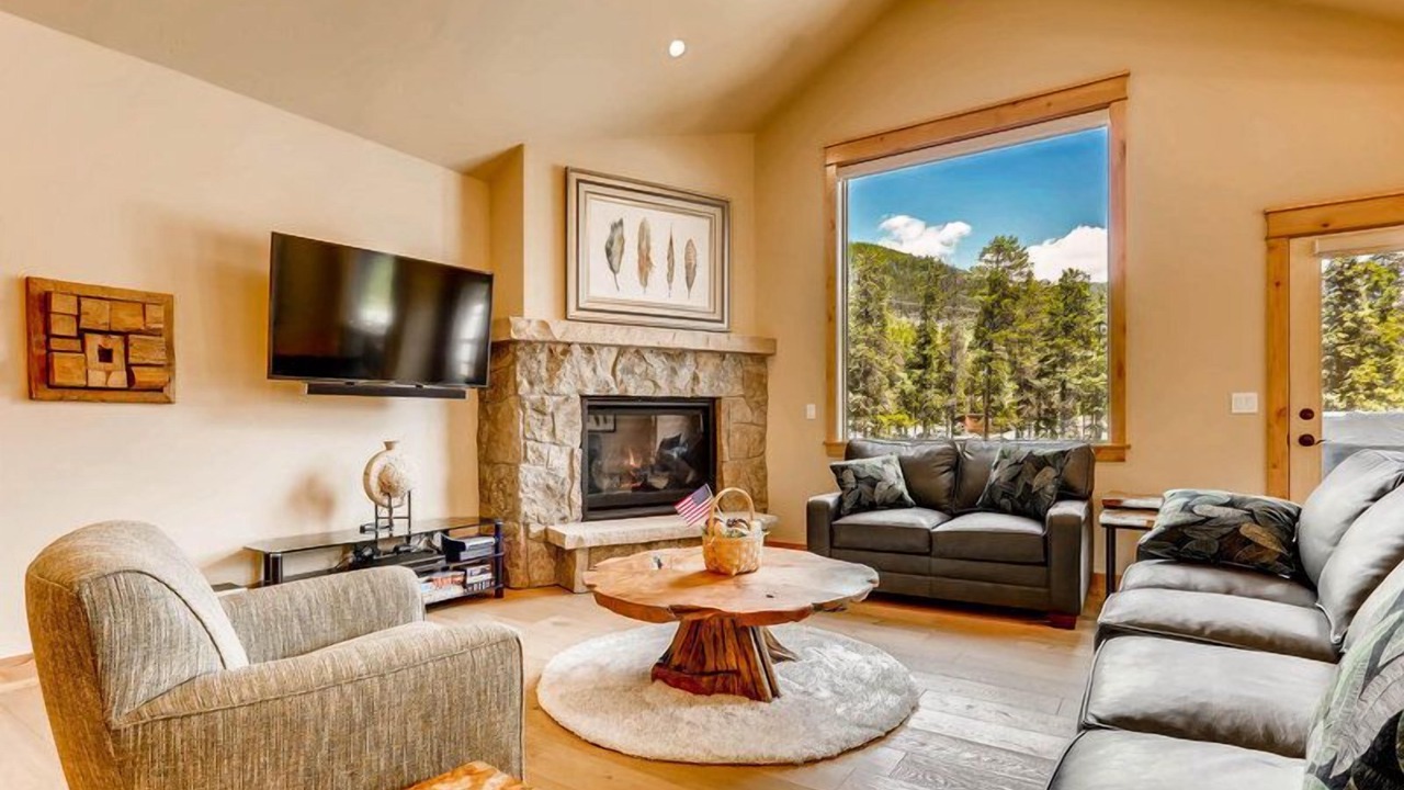 Photo of Livingroom in River Run