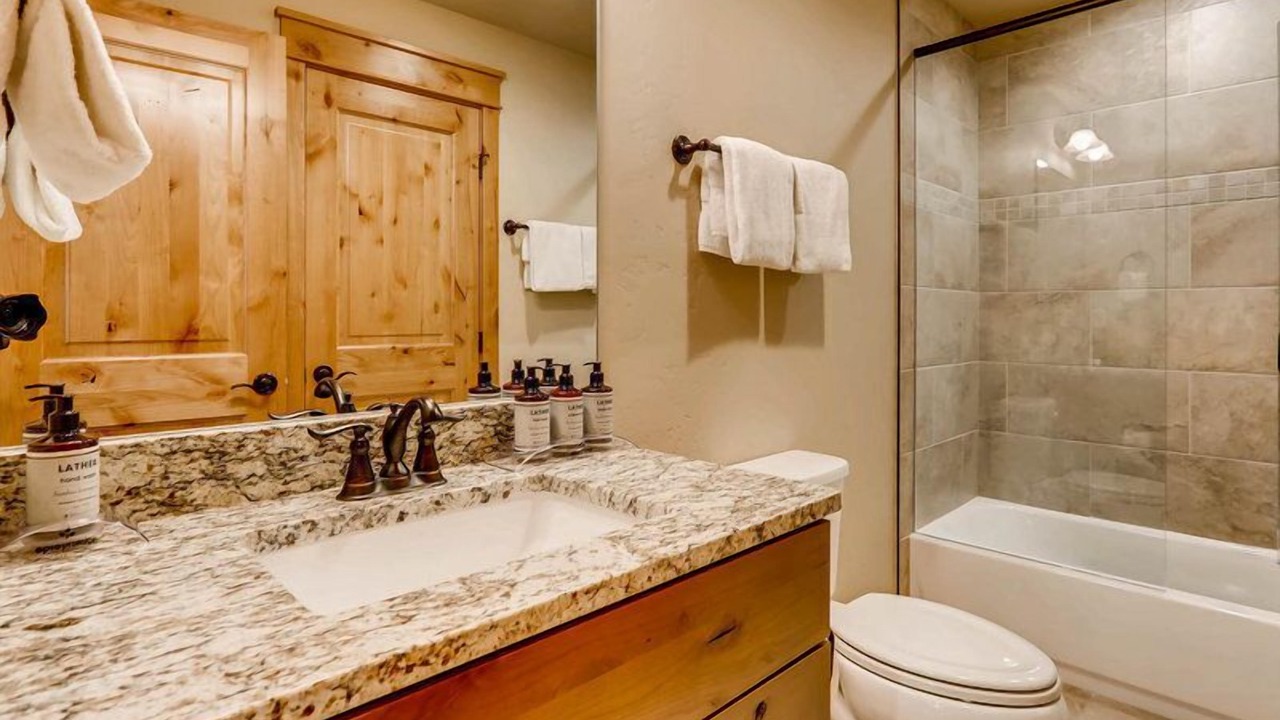 Photo of Bathroom in River Run
