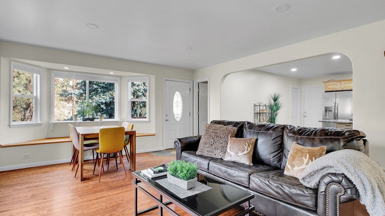 Photo of Livingroom in Evergreen