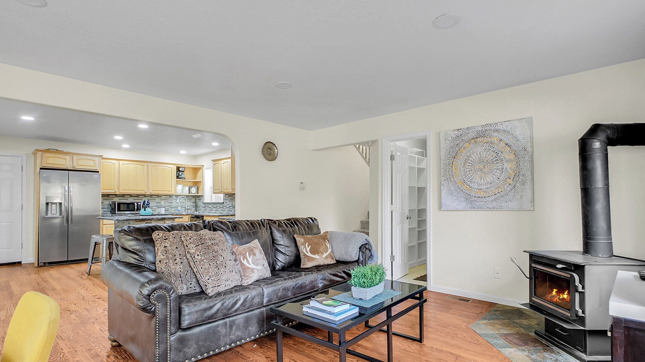 Photo of Livingroom in Evergreen