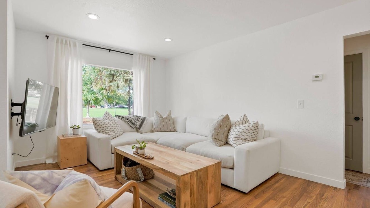 Photo of Livingroom in Sunnyside