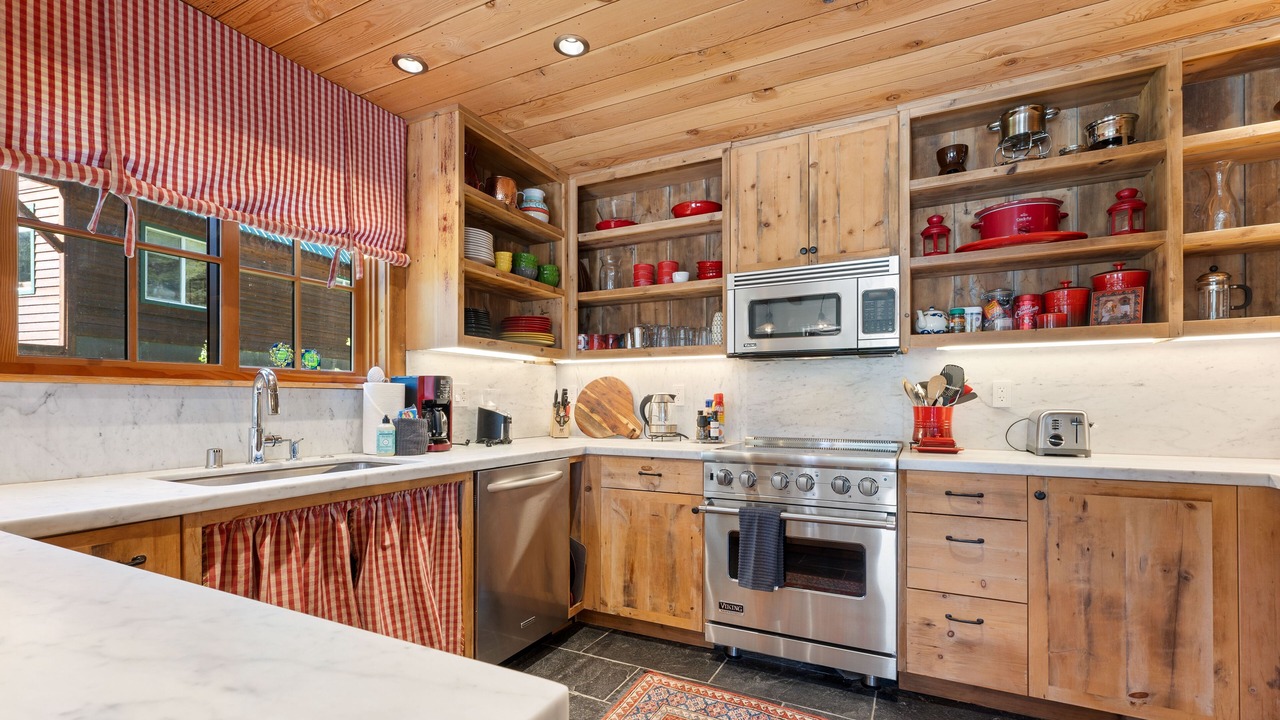 Photo of Kitchen in Serene Lakes