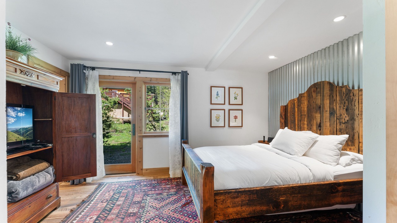 Photo of Bedroom in Serene Lakes