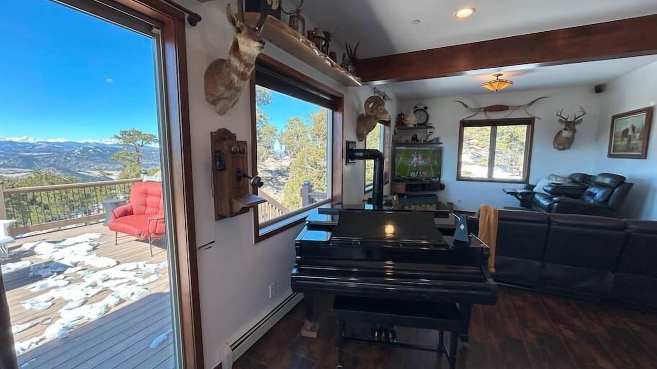 Photo of Livingroom in Coal Creek Canyon