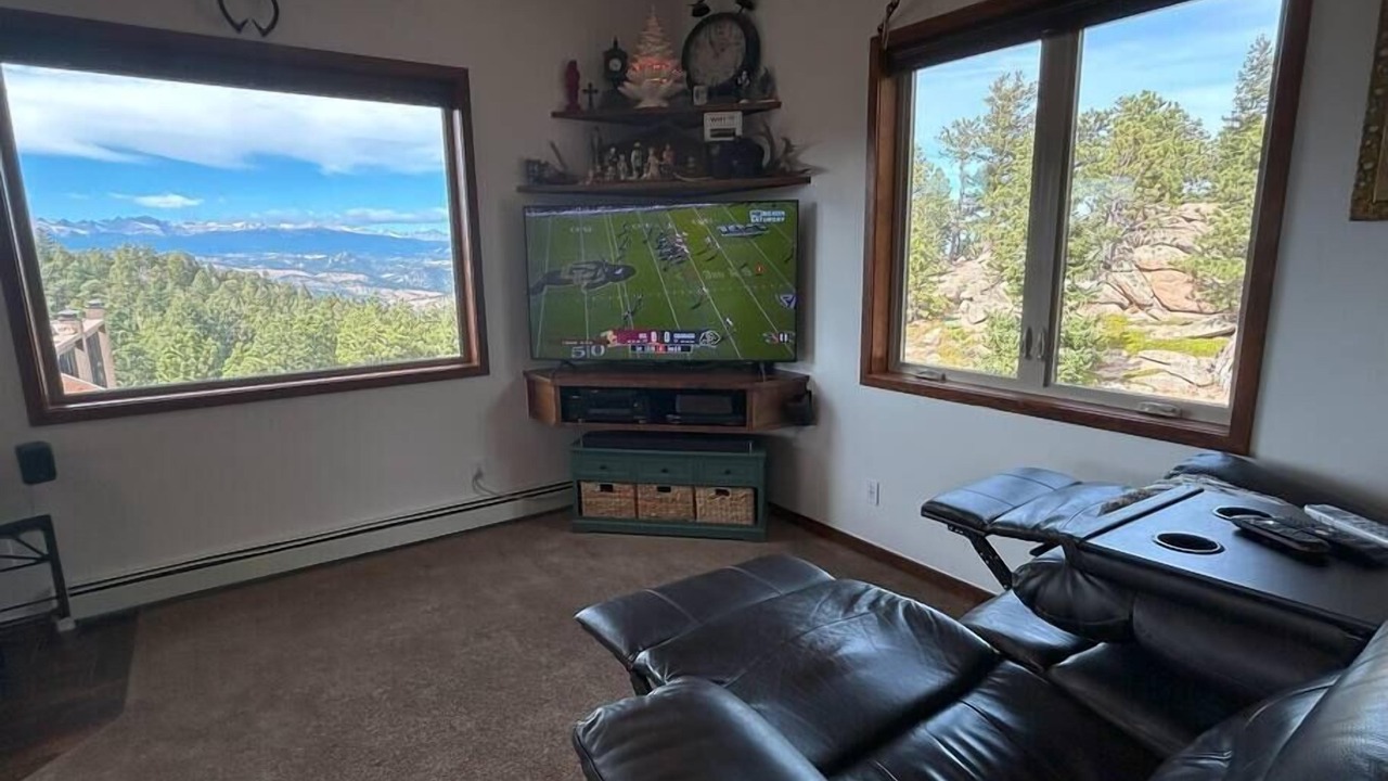 Photo of Livingroom in Coal Creek Canyon