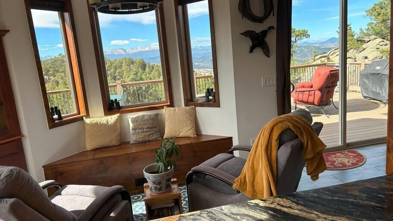 Photo of Livingroom in Coal Creek Canyon