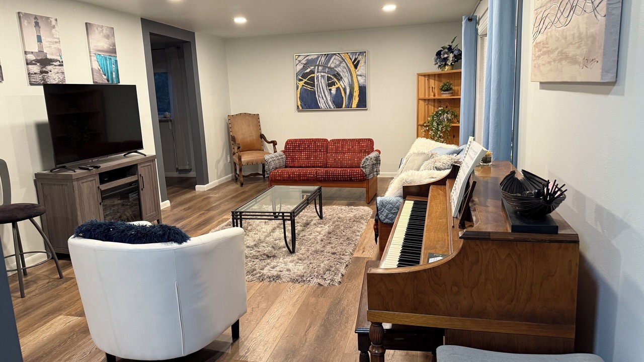 Photo of Livingroom in Gunbarrel