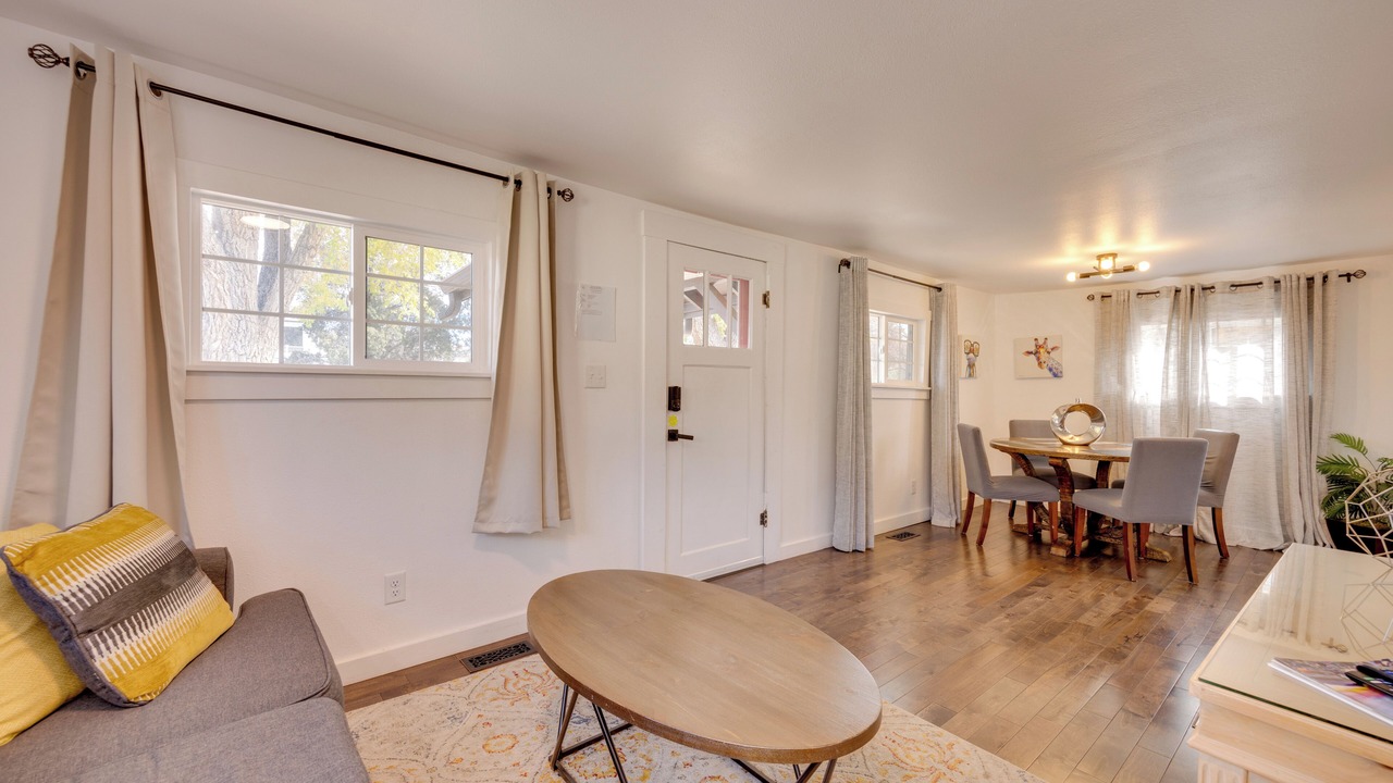 Photo of Livingroom in Old North End