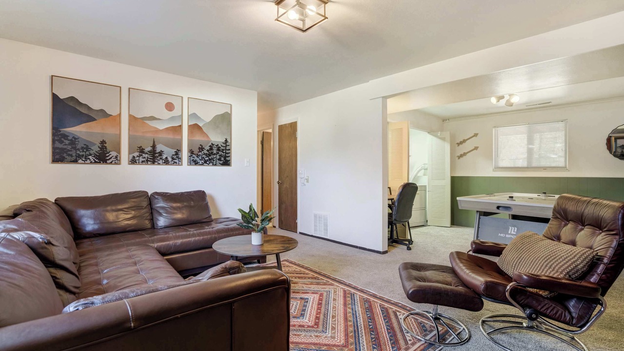Photo of Livingroom in Pleasant Valley
