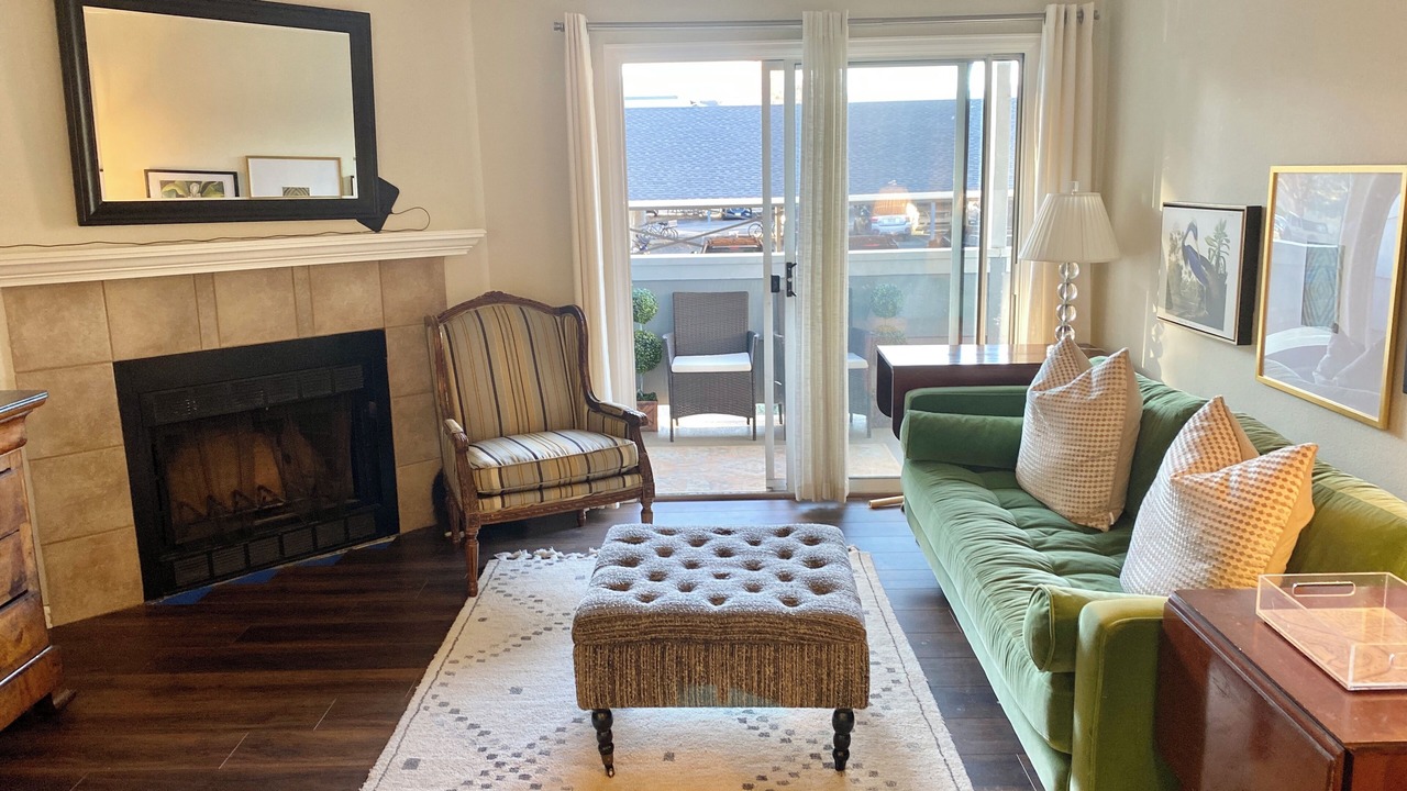 Photo of Livingroom in Gunbarrel