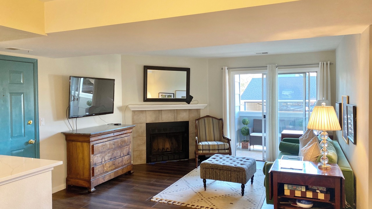 Photo of Livingroom in Gunbarrel