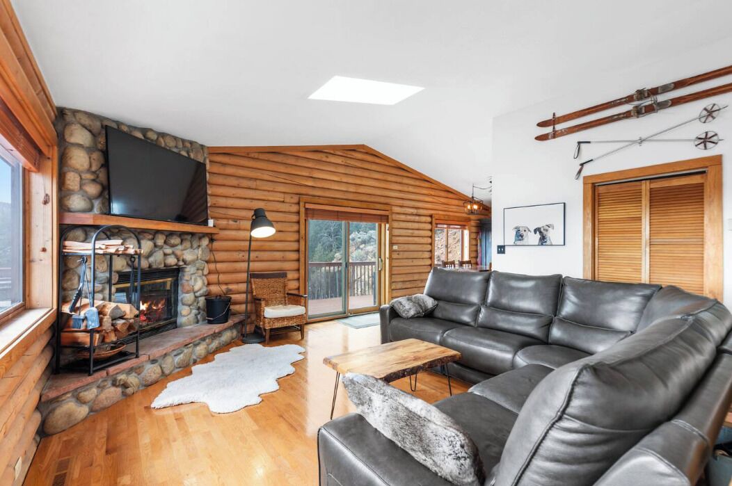 Photo of Livingroom in Shadow Mountain