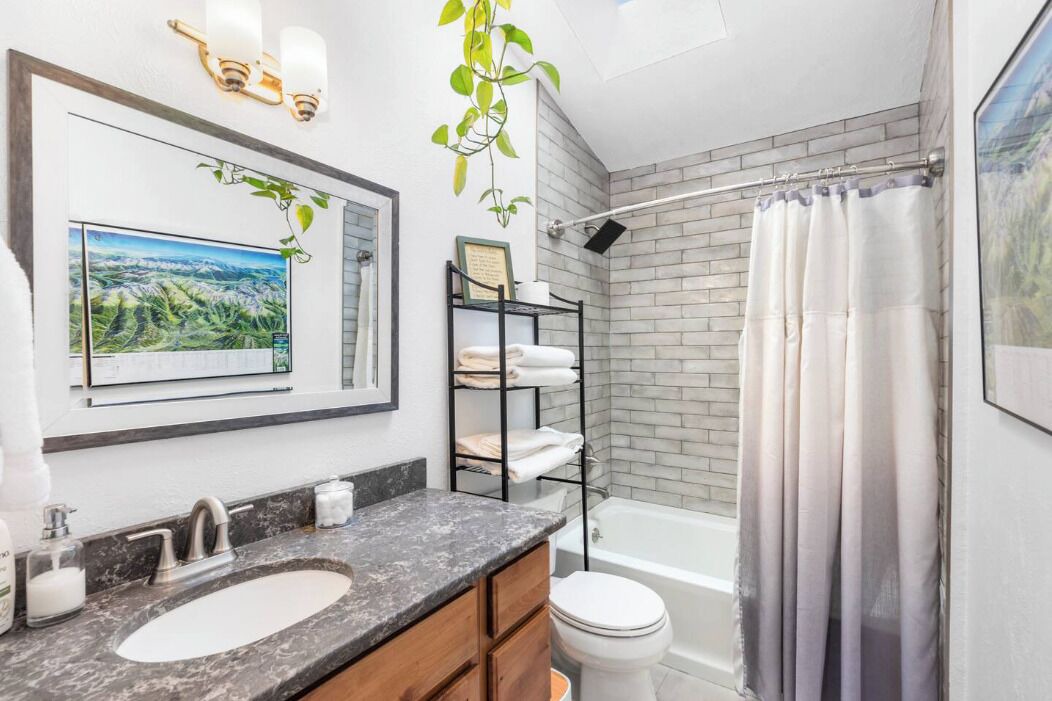 Photo of Bathroom in Shadow Mountain