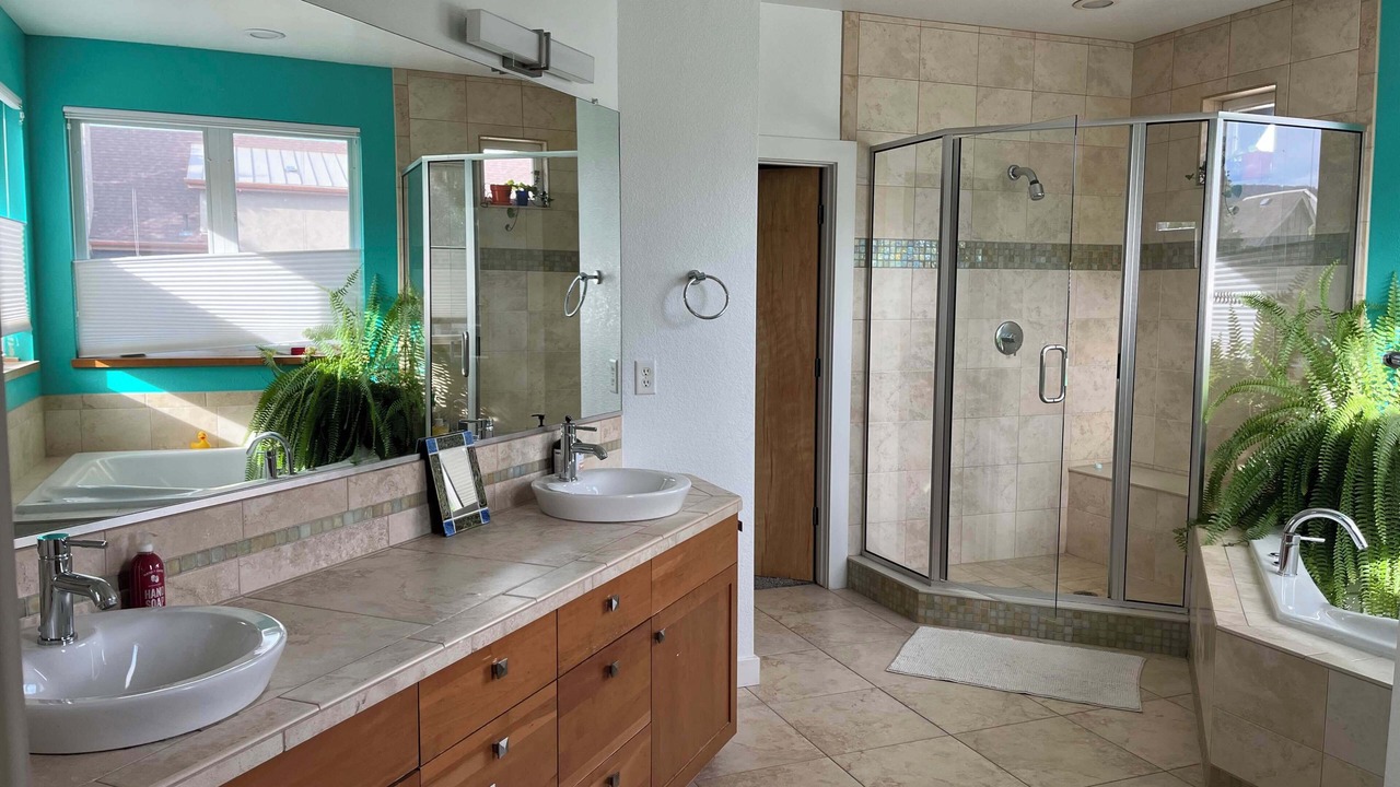 Photo of Bathroom in Dakota Ridge - Northbriar