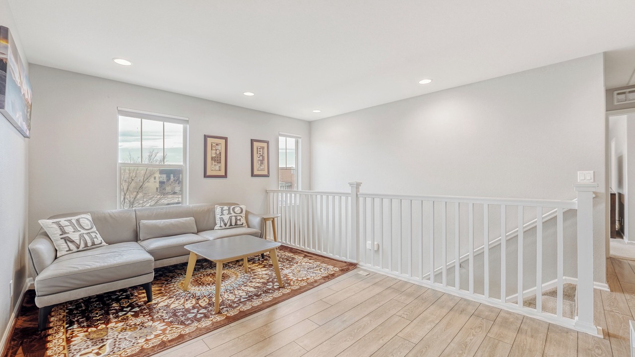 Photo of Livingroom in Aurora
