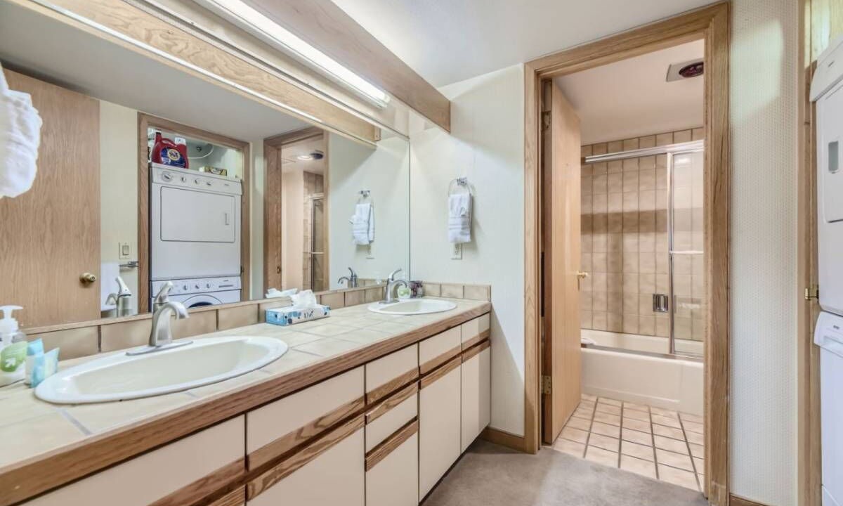 Photo of Bathroom in Mountain House