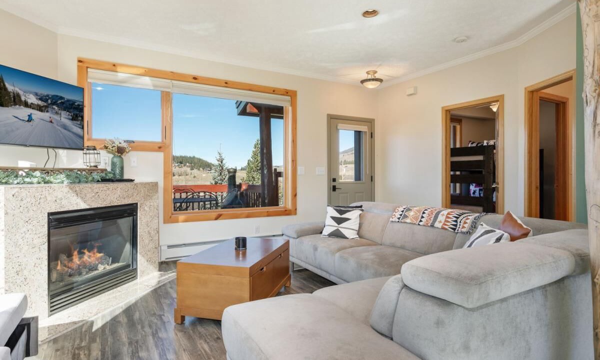 Photo of Livingroom in Summit Cove