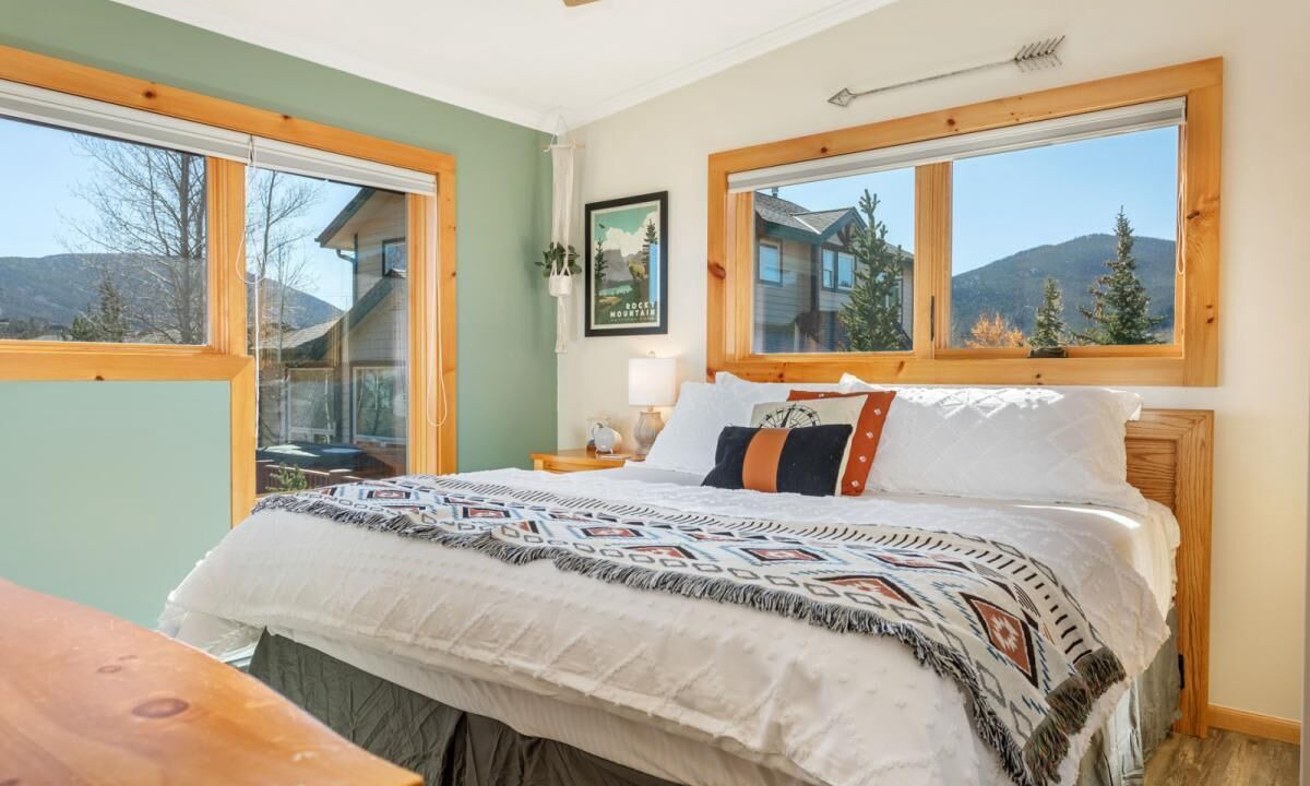 Photo of Bedroom in Summit Cove