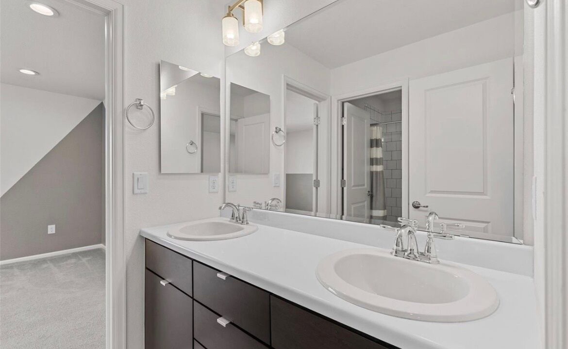 Photo of Bathroom in Golden