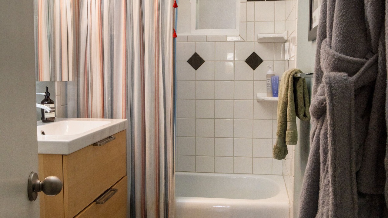 Photo of Bathroom in Baseline Sub