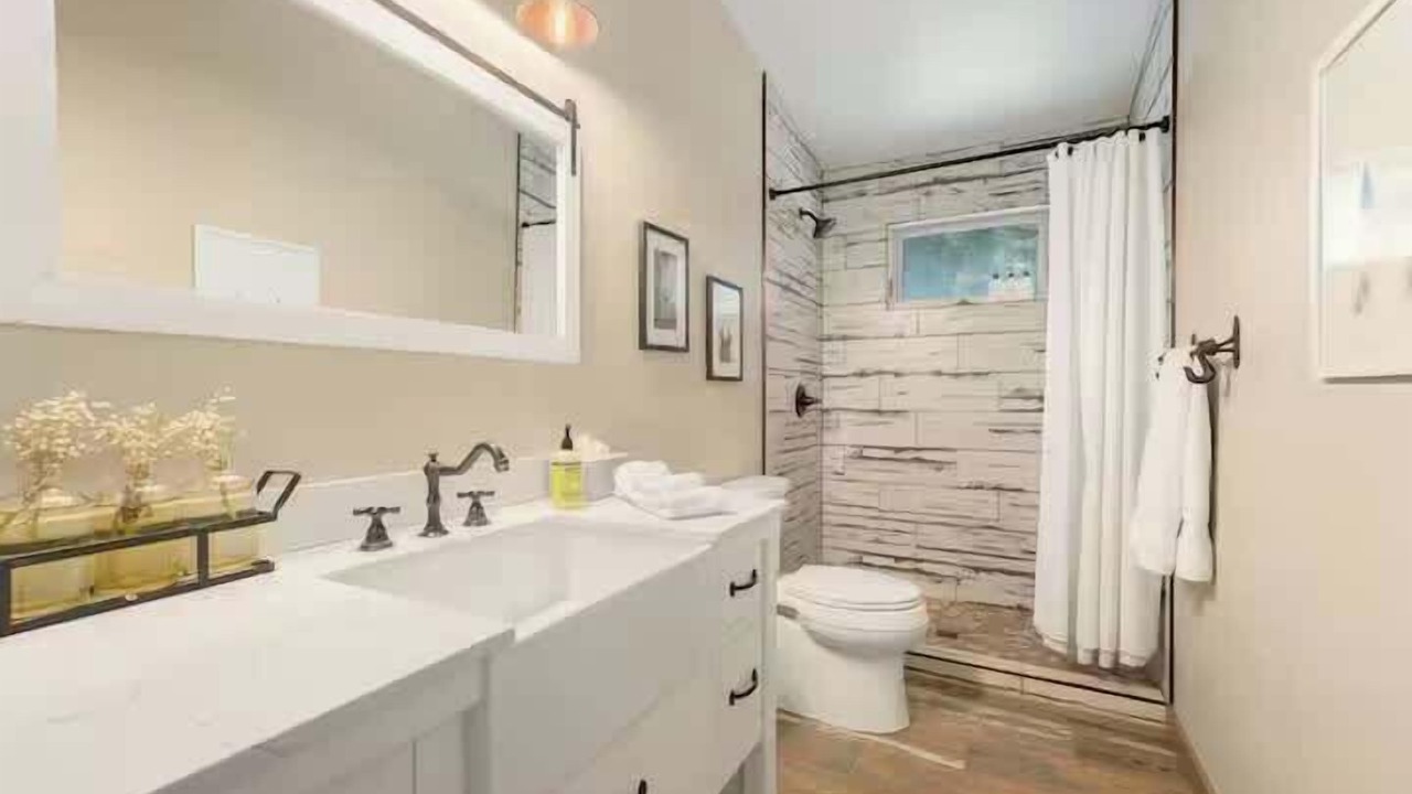 Photo of Bathroom in Pine