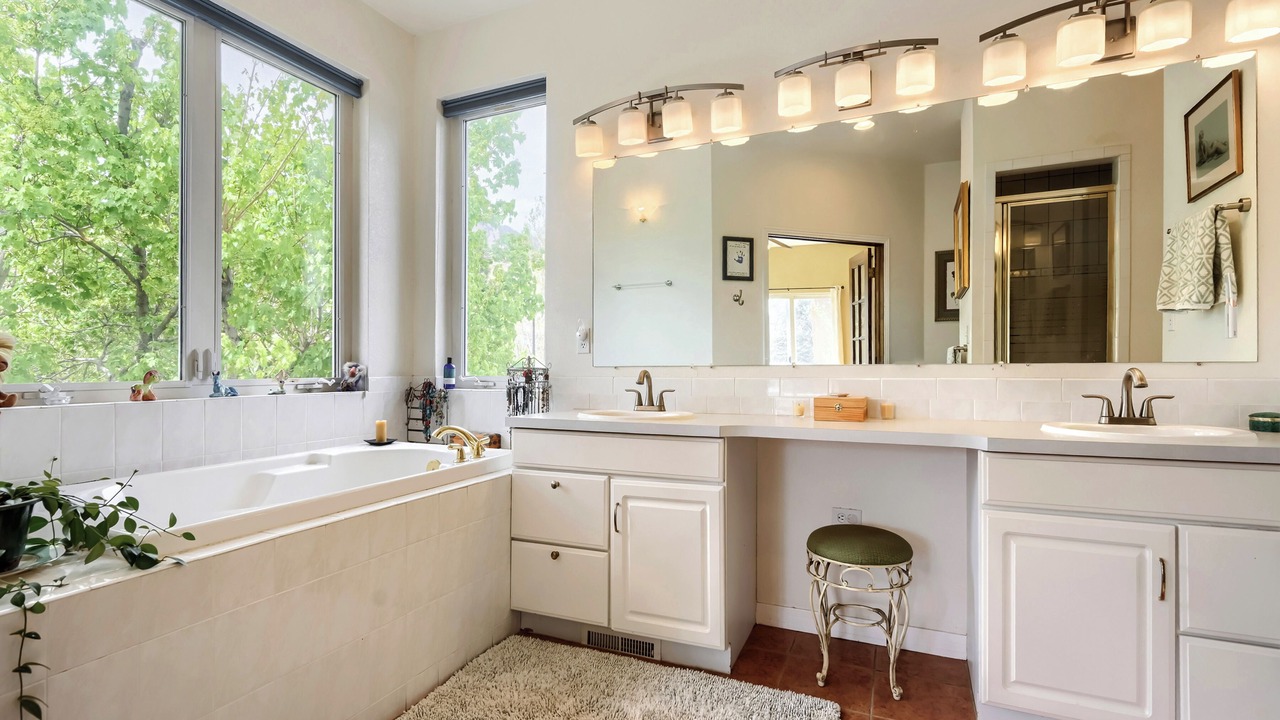 Photo of Bathroom in Devil's Thumb - Rolling Hill
