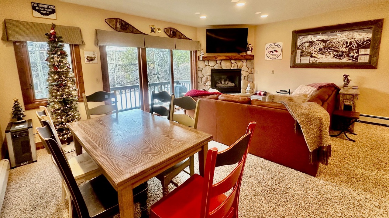 Photo of Livingroom in Four O'Clock