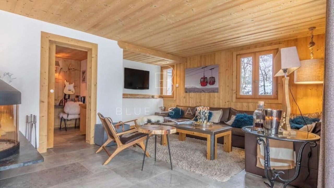 Photo of Livingroom in Demi-Quartier