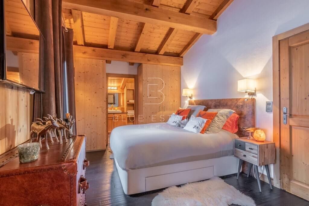 Photo of Bedroom in Demi-Quartier