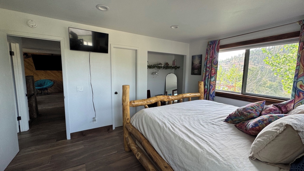 Photo of Bedroom in Kerr Gulch