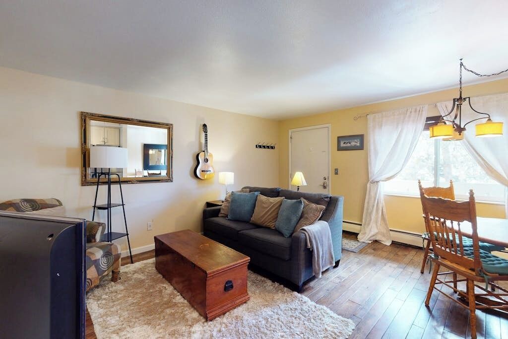 Photo of Livingroom in Historic District