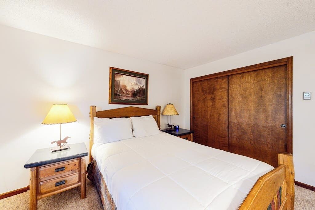 Photo of Bedroom in Four O'Clock
