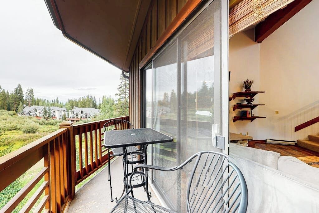 Photo of Outdoor in Four O'Clock