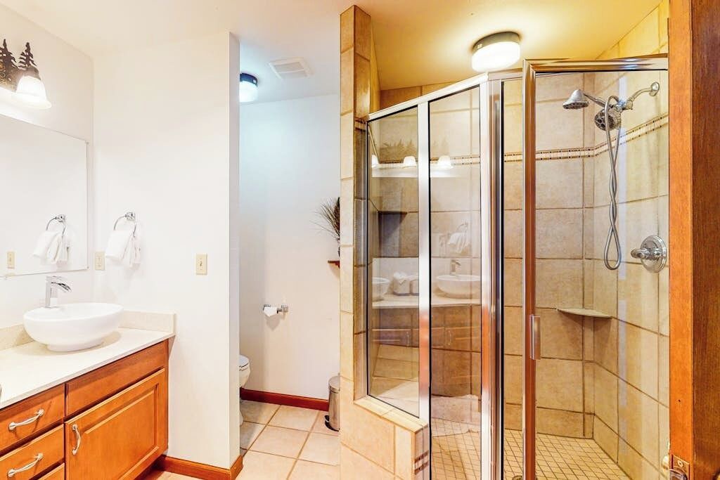 Photo of Bathroom in Four O'Clock