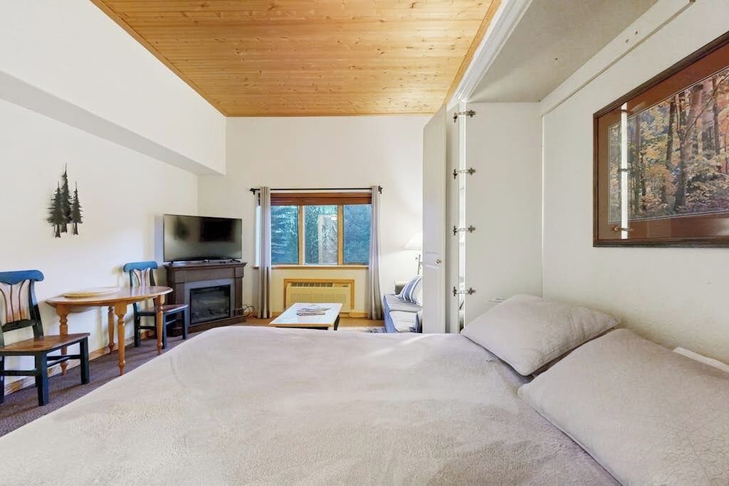 Photo of Bedroom in Mountain House