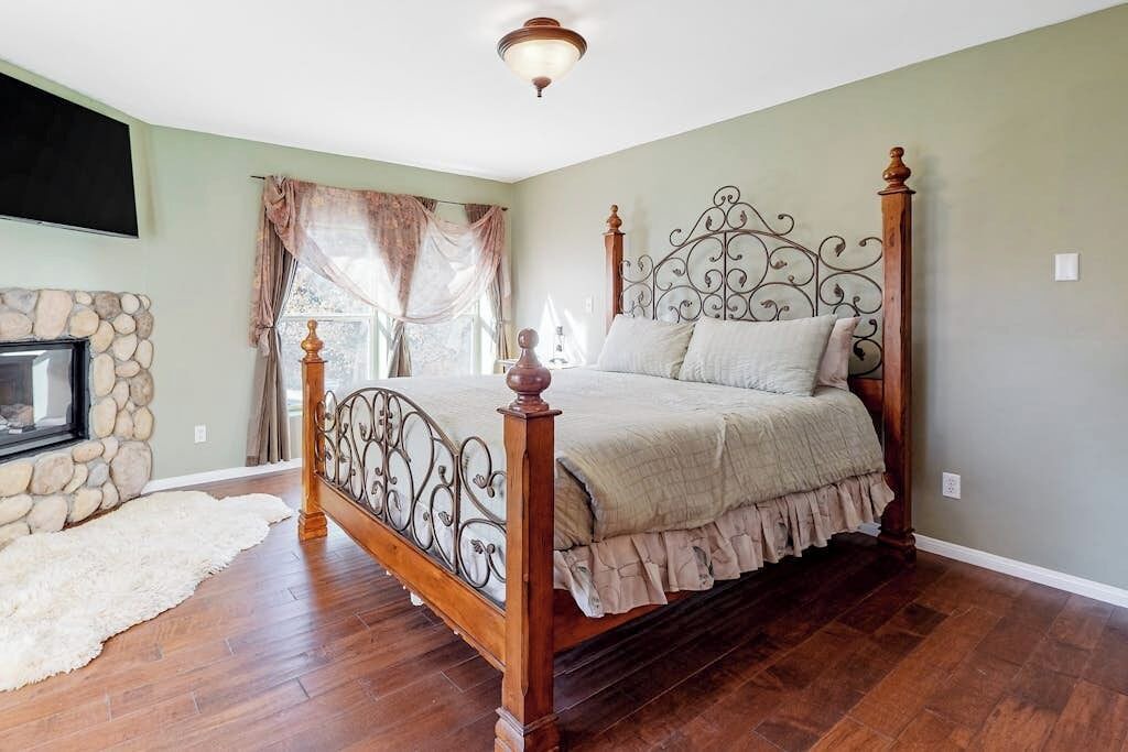 Photo of Bedroom in Arrowbear Lake