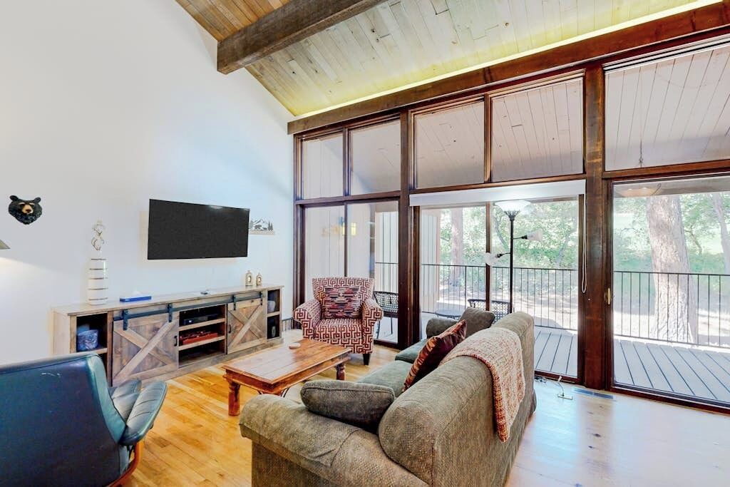 Photo of Livingroom in Purgatory