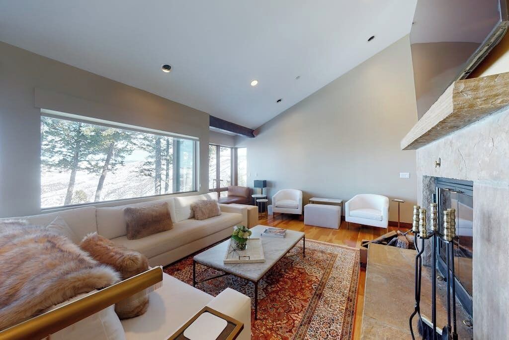 Photo of Livingroom in Edwards