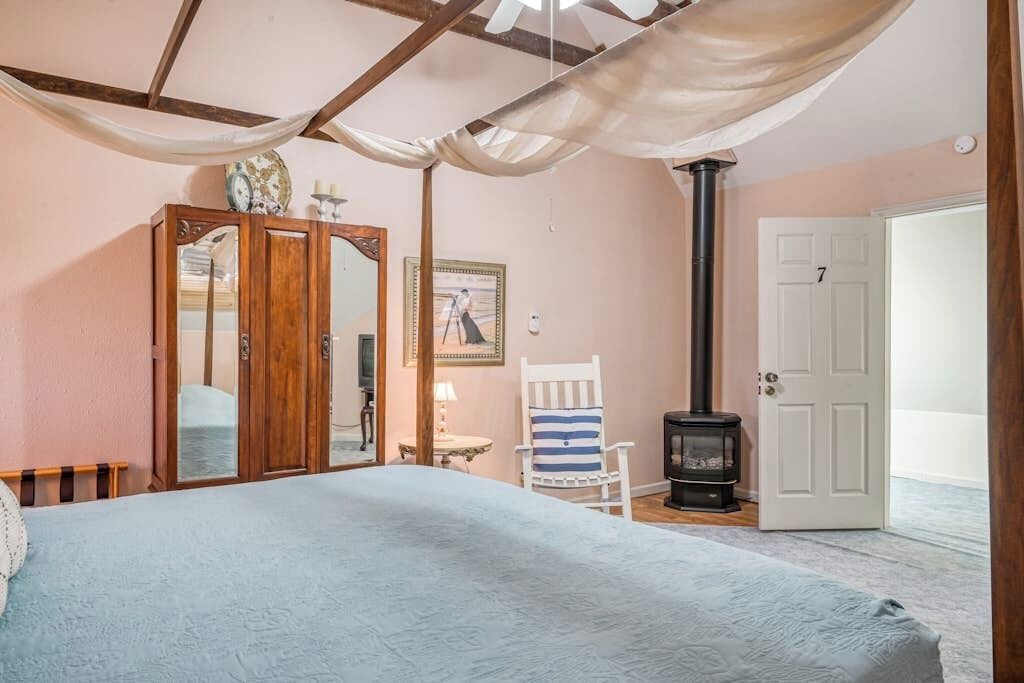 Photo of Bedroom in South Fork