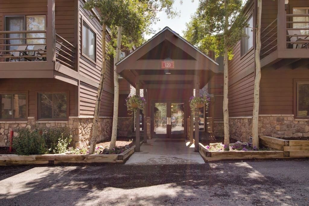 Photo of Outdoor in Four O'Clock